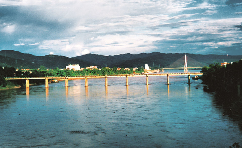 五十年代修建的景洪澜沧江大桥